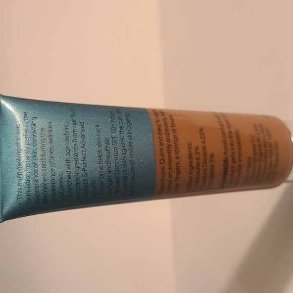 No7 Protect & Perfect Advanced all in one foundation - Picture 4 of 7